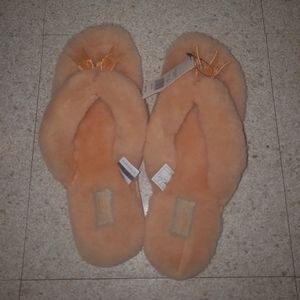 UGG Fluffy Flip Flop